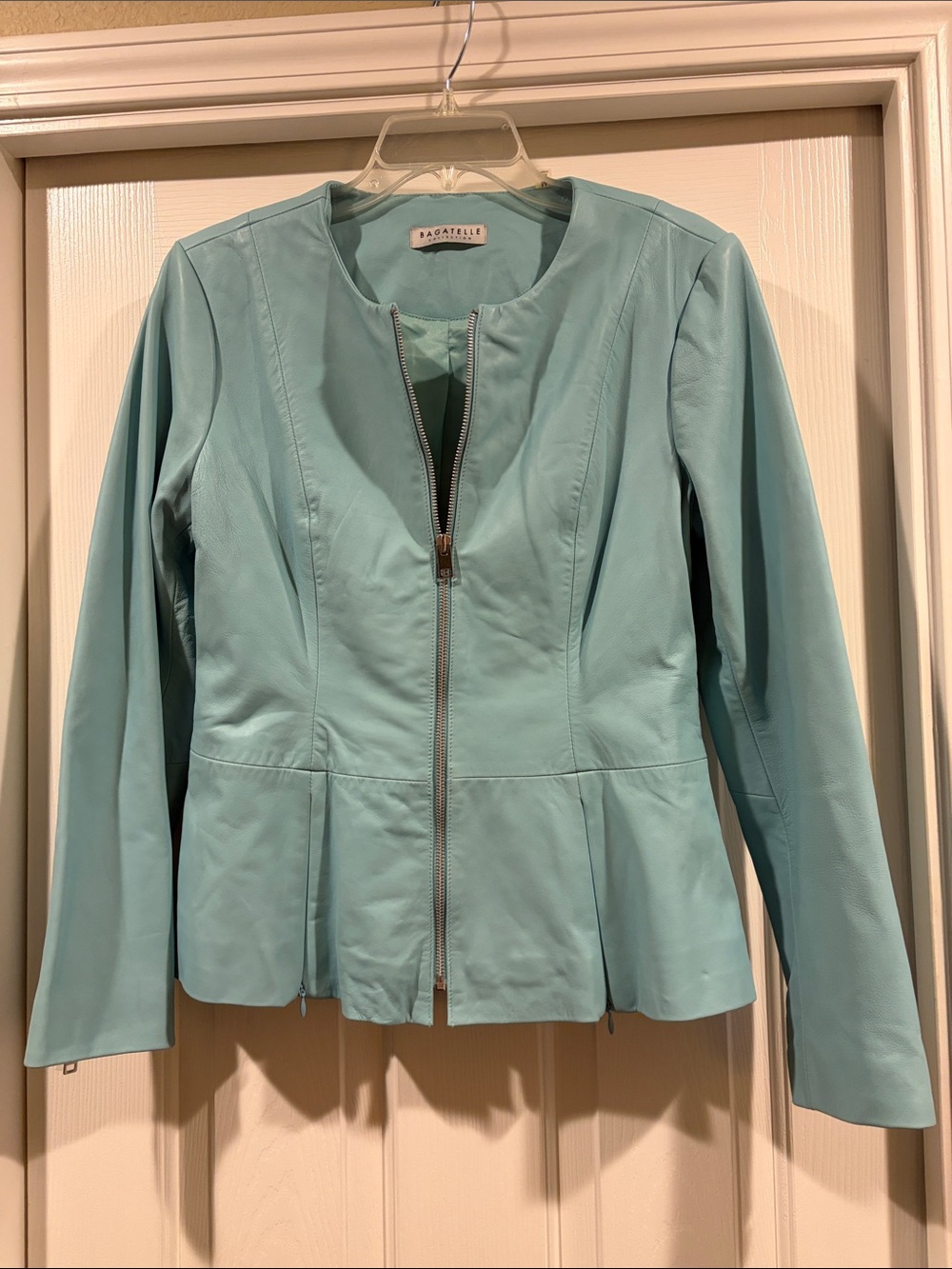 Bagatelle Women's Teal Zip-Front 100% Genuine Leather Jacket size M like new - Picture 5 of 7